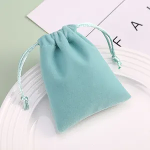 Élégant pochon en velours bleu clair avec cordon pour bijoux et cadeaux de luxe
