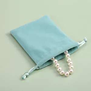 Élégante pochette à bijoux en velours bleu clair avec cordon pour colliers et emballages cadeaux
