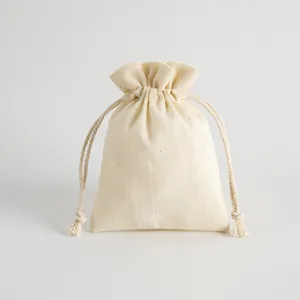 Textura detallada de la bolsa de algodón de bambú crema con cordón para joyería