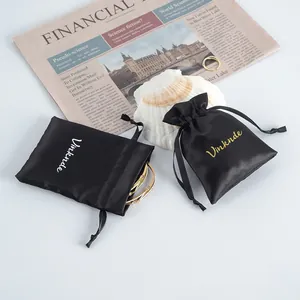Premium Schwarze Satin-Kordelzugbeutel für Schmuck, Halsketten und Armbänder mit Logo