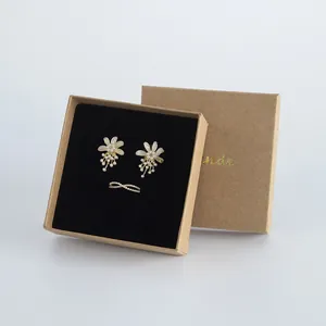 Elegante Schmuckschachtel aus Kraftpapier mit Samteinsatz für Ringe und Ohrringe