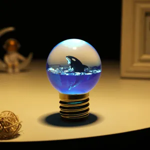Luce notturna creativa a sfera di cristallo con orca marina, scena in resina e luce calda.