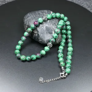 Collar de cuentas de rubí en zoisita natural con espaciadores plateados y cadena
