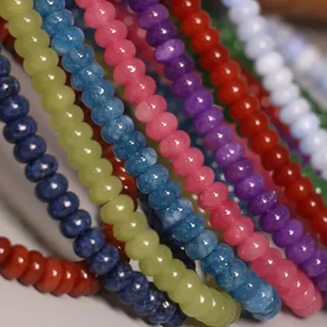 Primer plano detallado de cuentas de ábaco de piedra natural de 5x8mm para collares