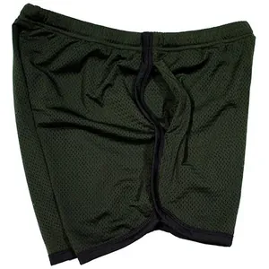Detailansicht des atmungsaktiven Netzgewebes der schnelltrocknenden Sportshorts.