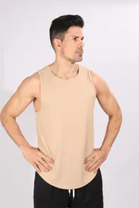 Gedetailleerde weergave van de kaki geribbelde mouwloze tanktop voor fitnesstraining