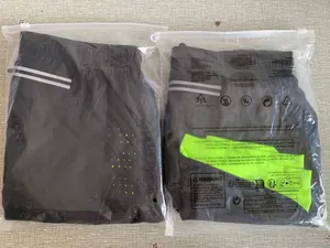 Détail de short de course pour hommes à séchage rapide en emballage zippé, taille XXL.