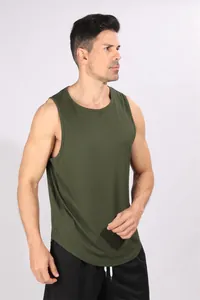 Heren sport tanktop in olijfgroen, geribd voor fitness en hardlopen.