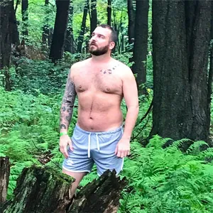 Fit of grey mens quick-dry athletic shorts shown in an outdoor lifestyle setting