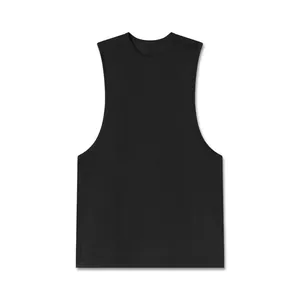 Détail du débardeur de sport en maille respirante noire pour l'entraînement des hommes