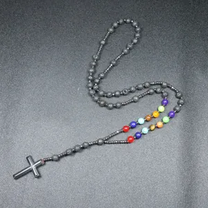 Handgemaakte 8mm lavasteen rozenkrans ketting met kleurrijke chakra kralen en hematiet kruis