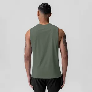 Vue arrière d'un débardeur de sport en mesh olive à séchage rapide pour hommes
