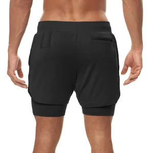 Vista posteriore dettagliata di pantaloncini sportivi 2-in-1 neri da uomo con tasca a zip