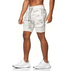 Pantaloncini sportivi doppio strato da uomo con motivo mimetico bianco e coulisse