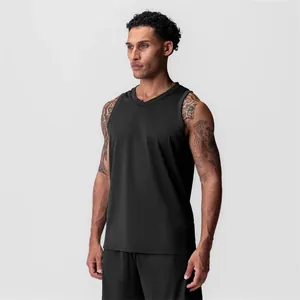 Débardeur de sport noir en maille mesh pour homme, idéal pour fitness et basketball