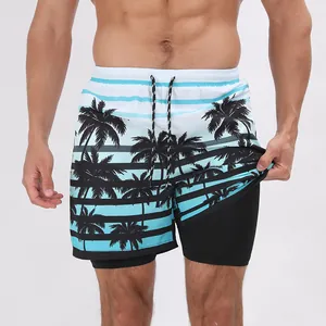 Short de plage double couche pour hommes avec imprimé palmier et doublure noire.