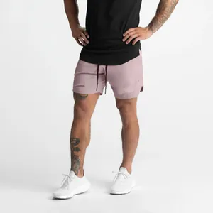 Vista professionale completa di pantaloncini fitness 2-in-1 rosa ad asciugatura rapida
