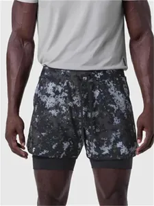 Short de sport 2-en-1 pour homme avec motif camouflage numérique pour la course