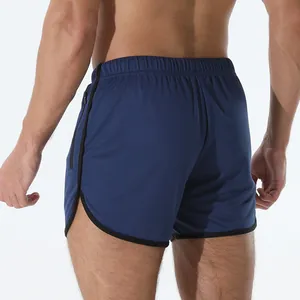 Vista detallada de pantalones cortos de running azul marino para hombre con bolsillo lateral