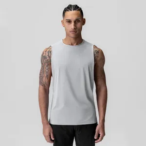 Vue de face débardeur sport homme en maille respirante à séchage rapide gris