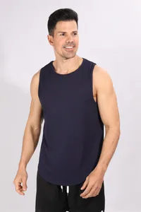 Detailweergave van een marineblauw geribbelde sporttanktop voor heren, stof en pasvorm.