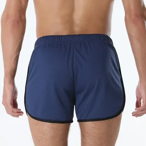 Vista trasera de pantalones cortos deportivos de secado rápido para hombre en azul marino