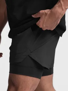 Short de sport double couche pour hommes en noir, respirant pour la course et l'entraînement