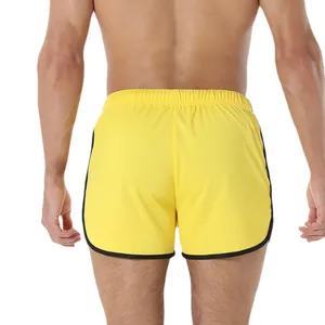Pantalones cortos deportivos amarillos de secado rápido para hombre con borde negro