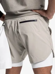 Short de course 2-en-1 pour homme avec poche zippée arrière et doublure respirante