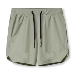 Pantaloncini sportivi uomo verde salvia, asciugatura rapida con coulisse regolabile