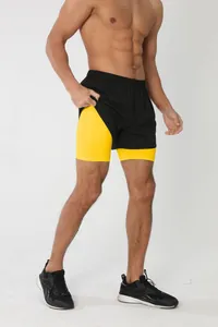 Détail du short de course 2 en 1 pour homme avec doublure jaune et poche