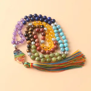 Collar Mala de 108 cuentas hecho a mano con piedras naturales y colgante de borla mano de Hamsa