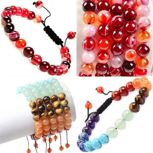 Detail van 8mm natuurlijke chakra helende edelsteenkralen en geweven armbanden