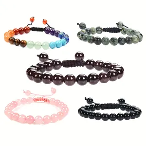 Collectie van vijf verschillende natuurlijke 8mm edelsteen helende armbanden voor yoga.
