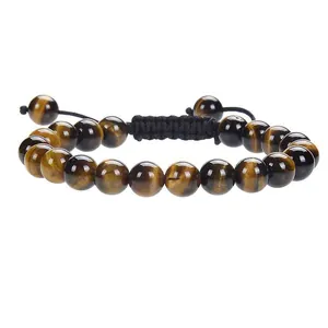 Detail van een verstelbare armband met 8 mm natuurlijke tijgeroog steenkralen