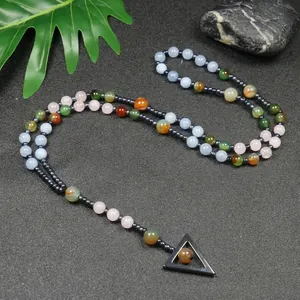 Natuurstenen kralenketting met rozenkwarts, jaspis en een geometrische driehoekige hanger uniseks