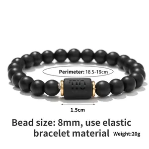 Detalle de pulsera de cuentas de piedra negra de 8mm con el signo del zodiaco Escorpio