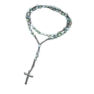 Lange natuursteen rozenkrans ketting met gepolijste metalen kruis hanger voor mannen