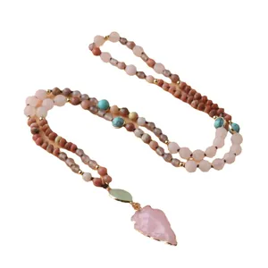 Long collier mala avec 108 perles de quartz rose et pendentif flèche rose