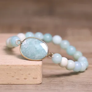 Bracelet élastique en pierre naturelle fait main avec pendentif ovale bleu clair facetté