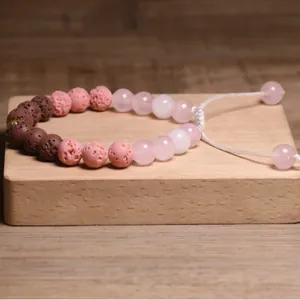 Handgemaakte armband van bruine lavasteen en roze kwarts met wit verstelbaar koord