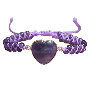 Bracelet tissé en améthyste naturelle avec cœur perlé, cordon violet réglable.
