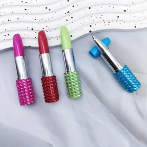 Kreativer Kugelschreiber in Lippenstift-Optik mit funkelnden Strasssteinen