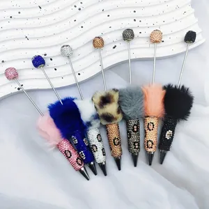 Luxuriöse Strass-Kugelschreiber mit Leopardenmuster und weichen Kunstpelz-Pompons