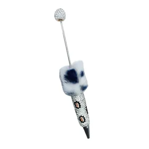 Luxuriöser Strass-Perlen-Kugelschreiber mit flauschigem Panda-Leoparden-Fellkragen-Detail