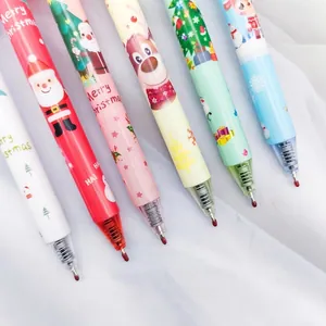 Detalle de los bonitos bolígrafos de gel navideños con dibujos de dibujos animados.