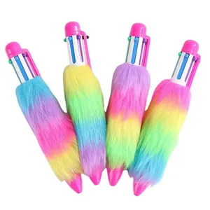 Vista detallada de bolígrafos de 6 colores con suaves colas de peluche arcoíris creativas