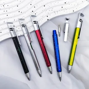 Nahaufnahme von 6-in-1-Multifunktionsstiften mit integrierter Waage und Linealskala
