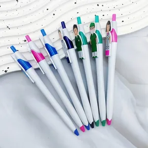 Set mit einziehbaren Kugelschreibern mit Cartoon Arzt und Krankenschwester Motiv