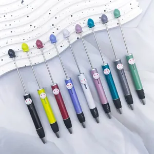 Bolígrafos de cuentas coloridos con lindo botón de carita sonriente para manualidades hechas a mano